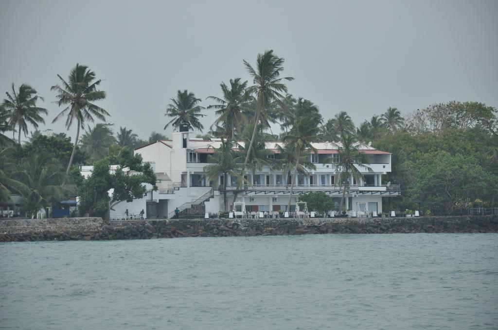 Goviyapana Beach Hotel Ахангама Экстерьер фото