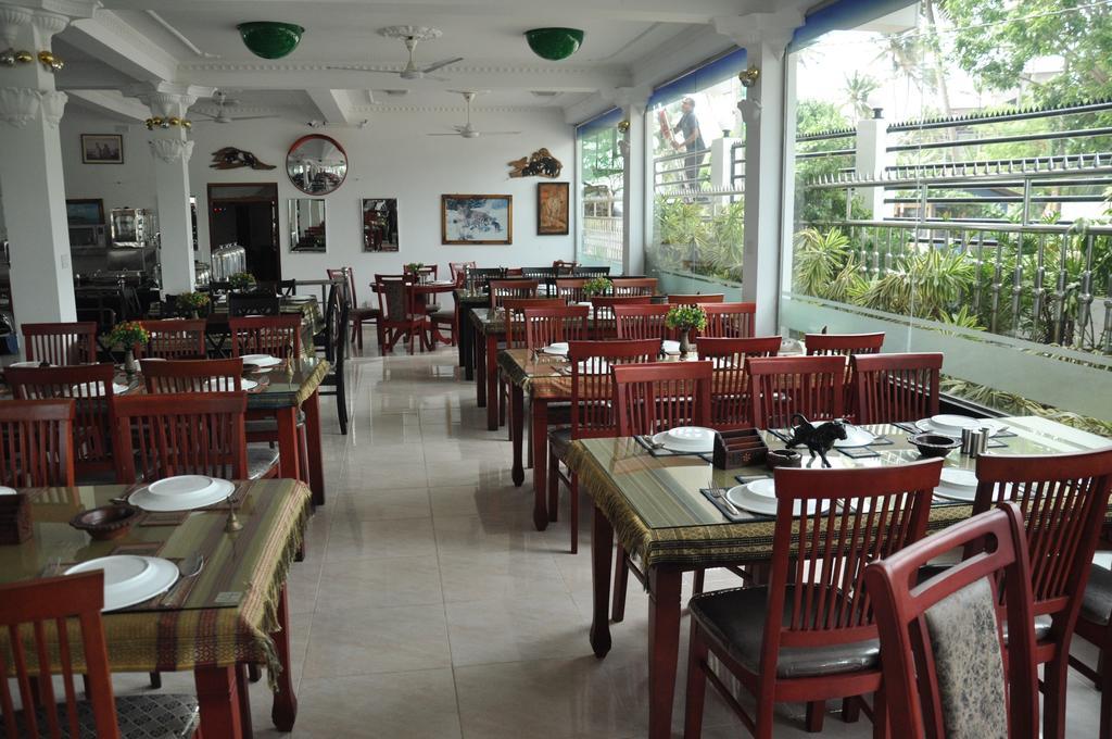 Goviyapana Beach Hotel Ахангама Экстерьер фото